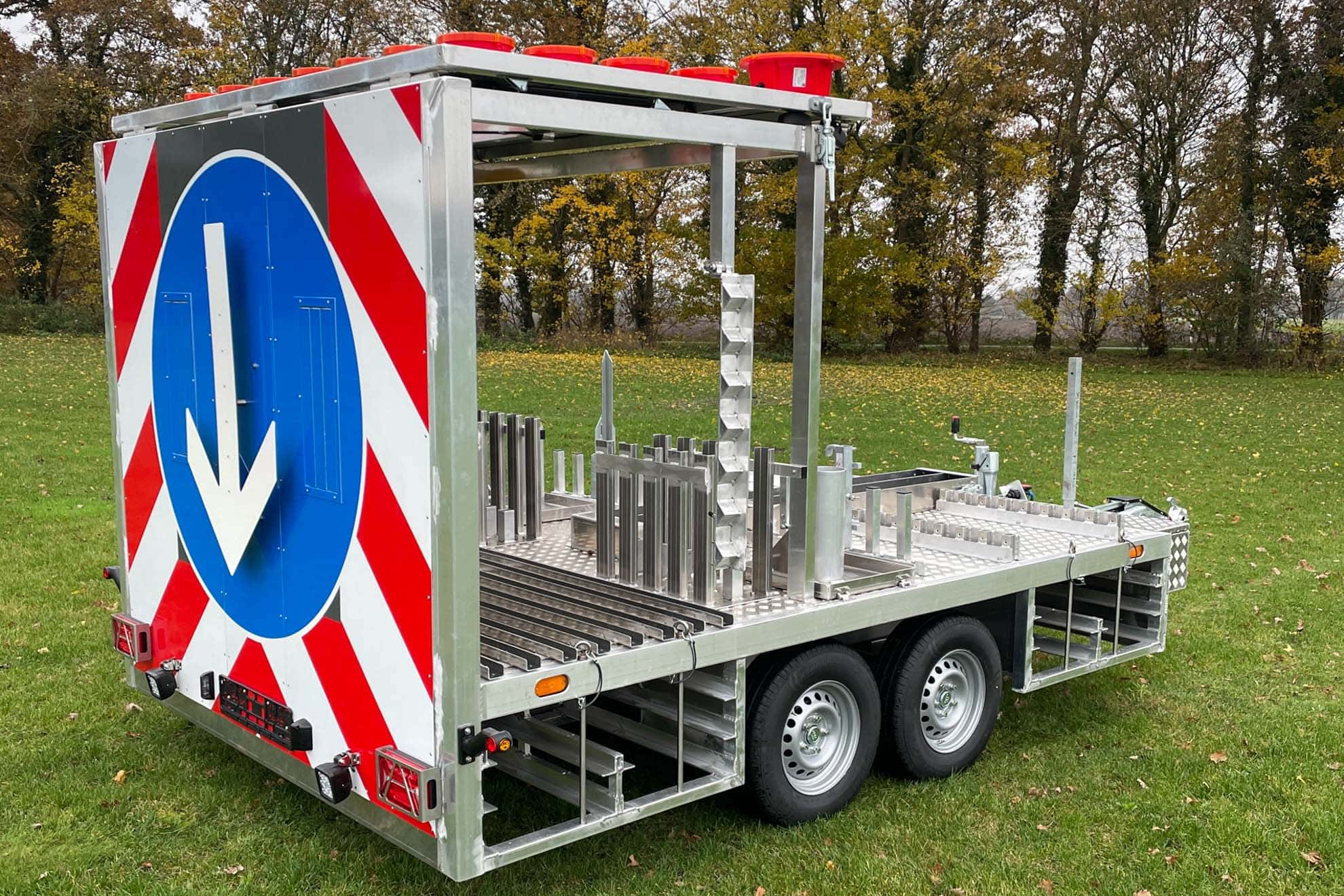 Anhänger mit Warntafelaufbau (11 von 20)