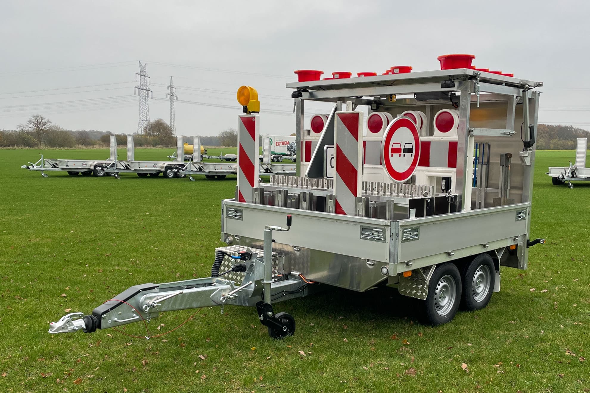 Anhänger mit Warntafelaufbau (13 von 20)