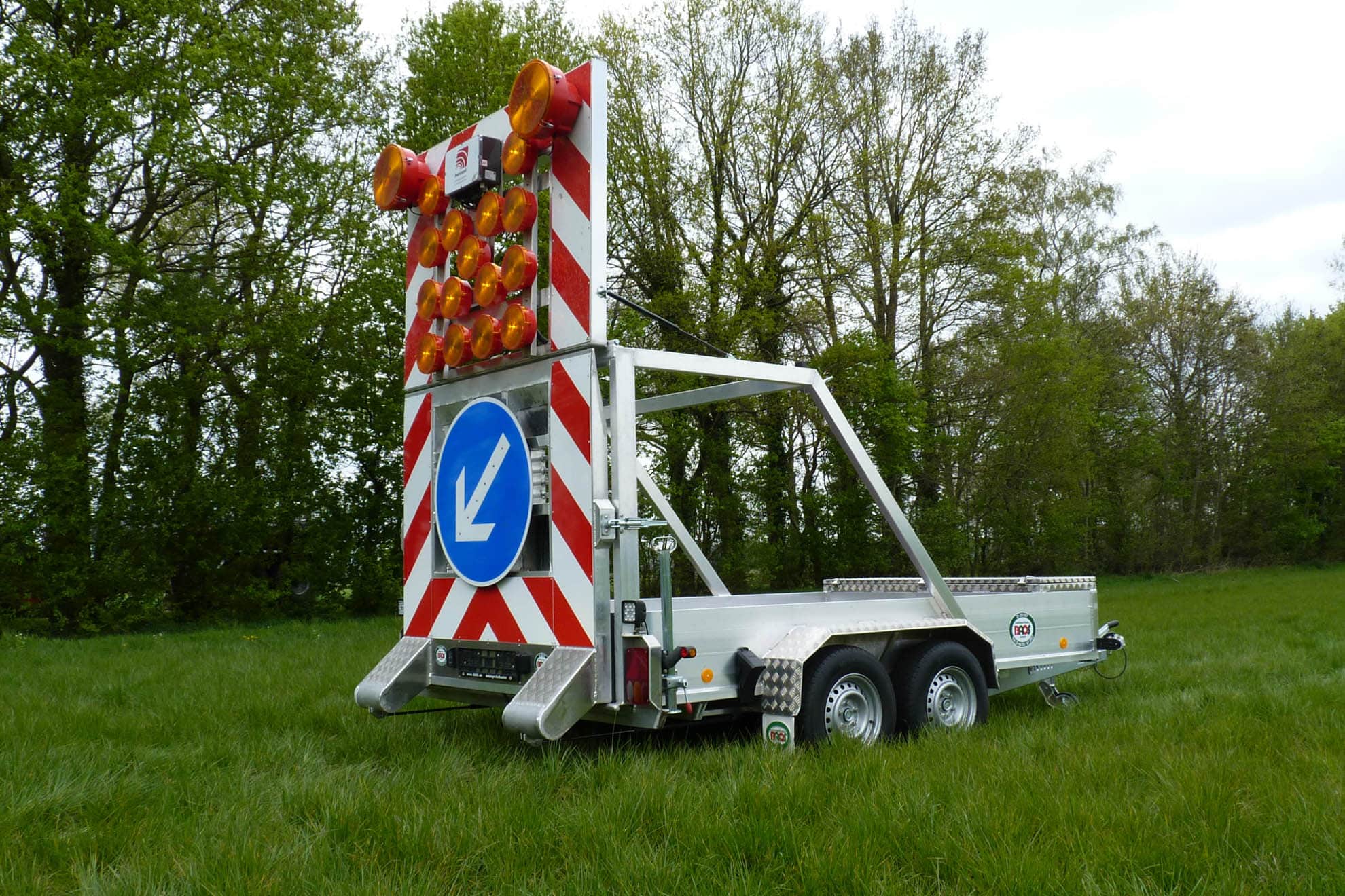 Anhänger mit Warntafelaufbau (2 von 20)